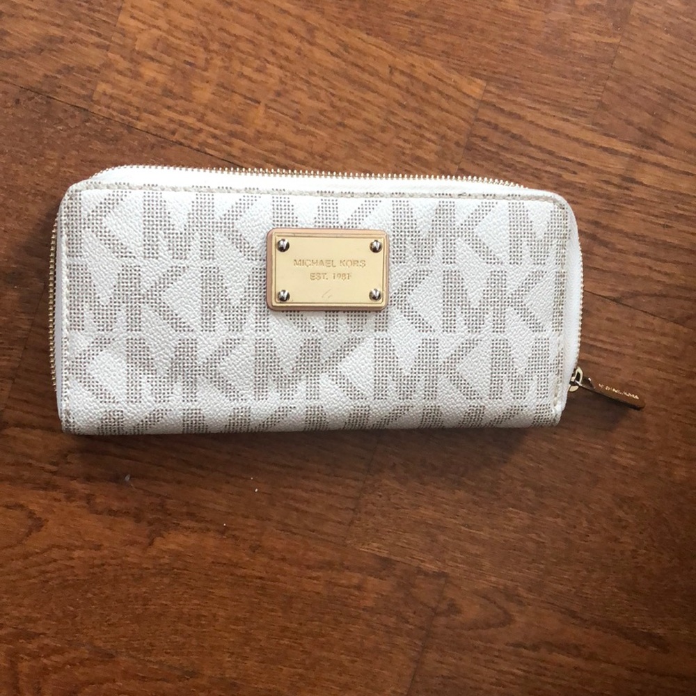 Michael Kors Zip Continental Travel Wallet.